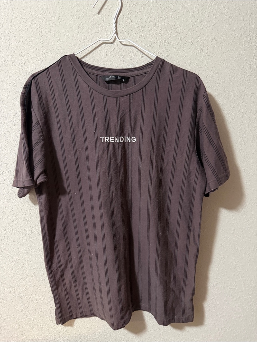 TRENDING Men's Short Sleeve Tee - Charcoal Stripe